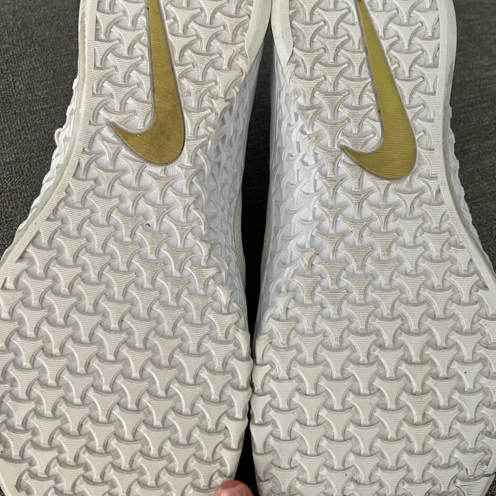 NIKE METCONS - Picture 2 of 5